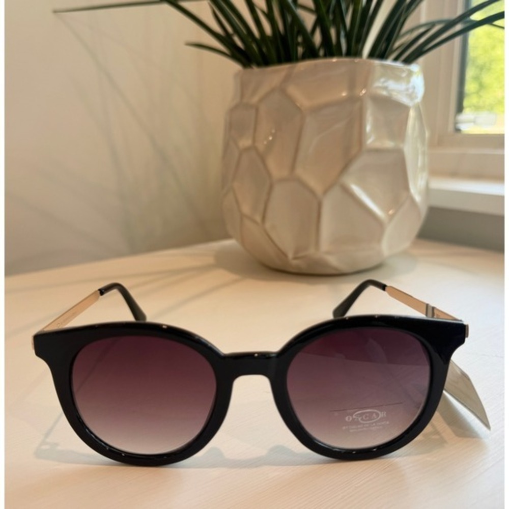 Oscar by Oscar de la Renta Womens Round Black Gold Sunglasses 100% UV Protection